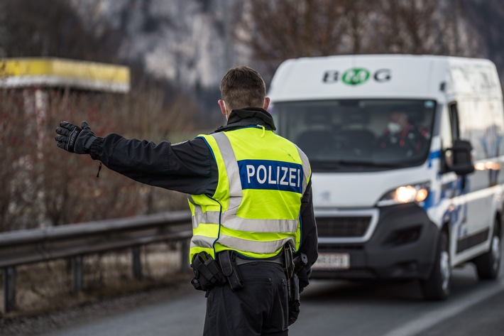 Bundespolizeidirektion München: Teurer Zwischenstopp an der Grenze: Pole muss fast 5.000 Euro zahlen