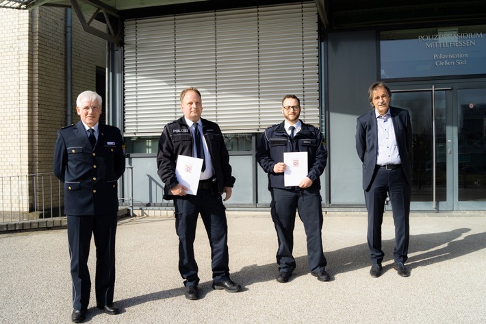 POL-MR: Hessische Rettungsmedaille an zwei Marburger Polizisten überreicht