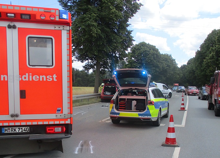 POL-HM: Zwei Verletzte nach Zusammenstoß auf der Bundesstraße 442