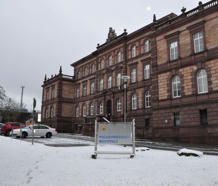 POL-PPWP: Schneefall sorgt für Verkehrsunfälle in der Westpfalz