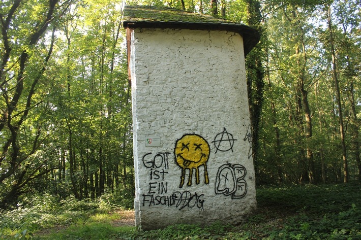POL-DN: Kapelle mit Graffiti beschmiert - Zeugen gesucht!
