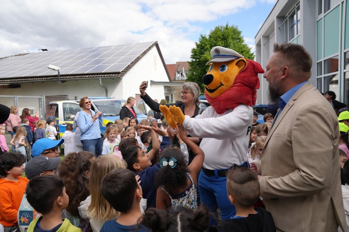 POL-OF: Kinderkommissar LEON in Erlensee: LEON-Hilfe-Inseln vor 180 Vorschulkindern vorgestellt!