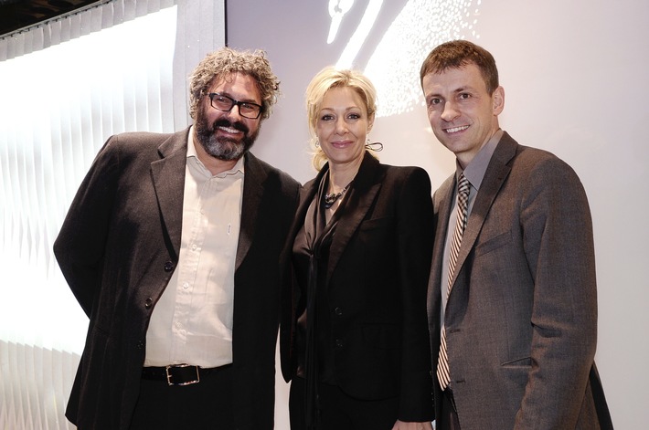 Funkelnder Auftakt von "Designers on Stage": Greg Lynn mit Nadja Swarovski zu Gast bei Swarovski Wien - BILD