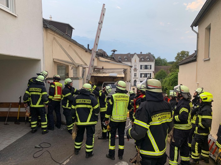 FW Alfter: Brandeinsatz - Unklare Rauchentwicklung zwischen zwei Wohngebäuden