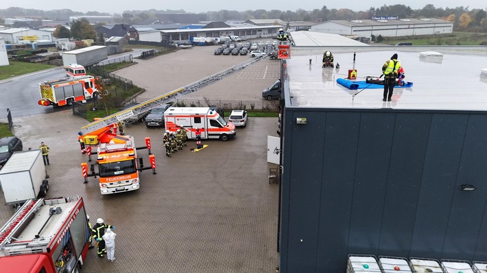 FW-OLL: 120 Einsatzkräfte im Einsatz - 59 Menschen gerettet bei gemeinsamem Übungstag von Feuerwehr und Rettungsdienst