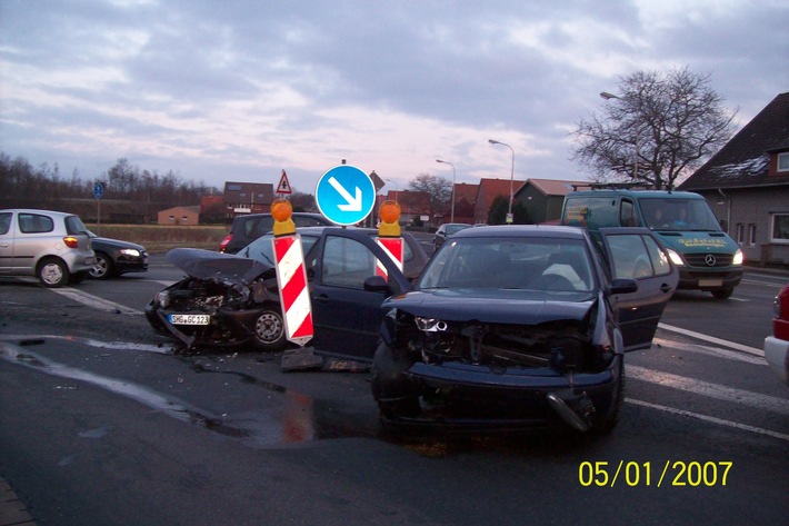 POL-STH: Schwerer Verkehrsunfall mit mehreren Verletzten