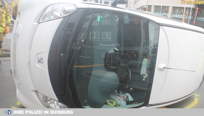 POL-DU: Dellviertel: Vorfahrt genommen - Auto überschlägt sich