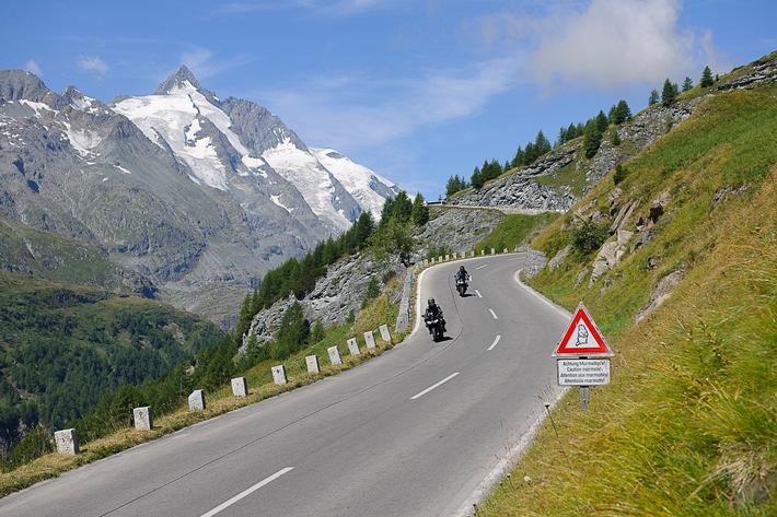 Große Freiheit, große Fahrt, Großglockner - Motorräder zum Mieten beim ADAC / Mietstationen deutschlandweit / ADAC Mitglieder mieten günstiger / Ermäßigte Mauttickets im Vorverkauf für Alpenpässe