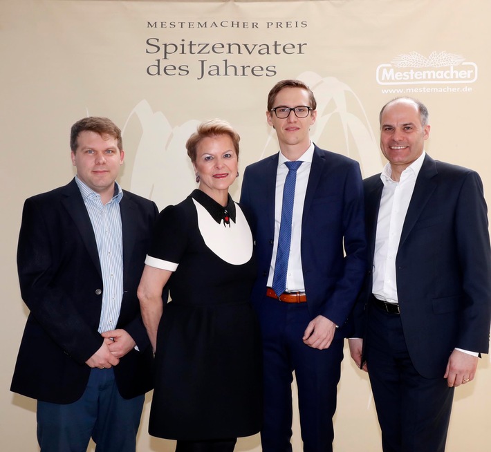 Berlin 9.3.2018: 13. Verleihung des Mestemacher Preises Spitzenvater des Jahres 2018 im Hotel InterContinental:
Initiatorin und Projektleiterin Prof. Dr. Ulrike Detmers mit den Siegervätern  Andreas Altwicker (l), Jürgen Gerold Ott (3. v. links), Peter Justenhoven (1. v. rechts). Weiterer Text über ots und www.presseportal.de/nr/51886 / Die Verwendung dieses Bildes ist für redaktionelle Zwecke honorarfrei. Veröffentlichung bitte unter Quellenangabe: "obs/Mestemacher GmbH/Agentur Baganz"
