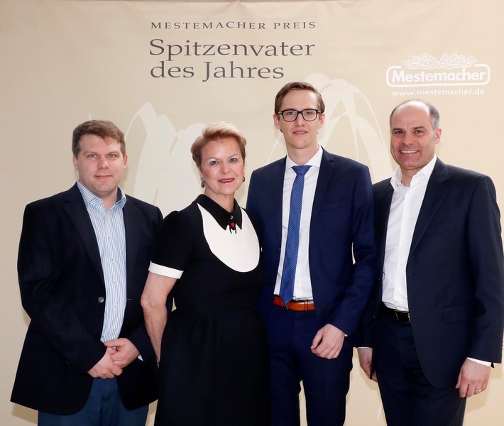 Berlin 9.3.2018: 13. Verleihung des Mestemacher Preises Spitzenvater des Jahres 2018 im Hotel InterContinental:
Initiatorin und Projektleiterin Prof. Dr. Ulrike Detmers mit den Siegervätern  Andreas Altwicker (l), Jürgen Gerold Ott (3. v. links), Peter Justenhoven (1. v. rechts). Weiterer Text über ots und www.presseportal.de/nr/51886 / Die Verwendung dieses Bildes ist für redaktionelle Zwecke honorarfrei. Veröffentlichung bitte unter Quellenangabe: "obs/Mestemacher GmbH/Agentur Baganz"