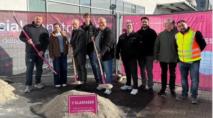 Eigenwirtschaftlicher Glasfaserausbau der Telekom startet in Hattersheim mit nächstem Spatenstich in den 2. Bauabschnitt