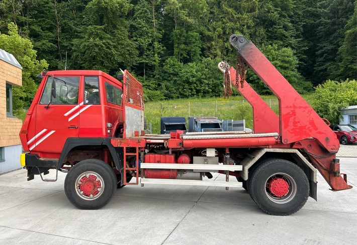 HZA-SI: Berauscht und ohne Fahrerlaubnis, Fahrer schmuggelten LKW