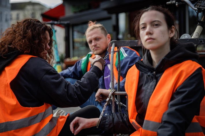 Radikal fürs Klima - Helden oder Kriminelle? / ARD Story am Montag, 26. Juni 2023, 22:50 Uhr im Ersten / Online first am Montagnachmittag in der ARD Mediathek / Umfrageergebnisse von infratest dimap