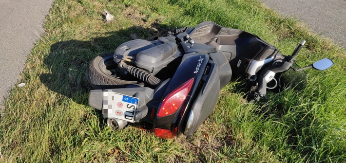 POL-STD: Unbekannte Autodiebe entwenden Hyundai Tuscon in Buxtehude, Zwei Radfahrer leicht und ein Rollerfahrer bei Unfall in Stadermoor schwer verletzt