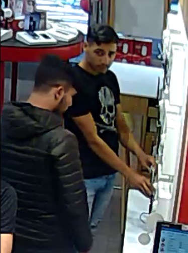POL-BN: Foto-Fahndung: Polizei sucht mutmaßliche Ladendiebe - Wer kennt diese Männer?