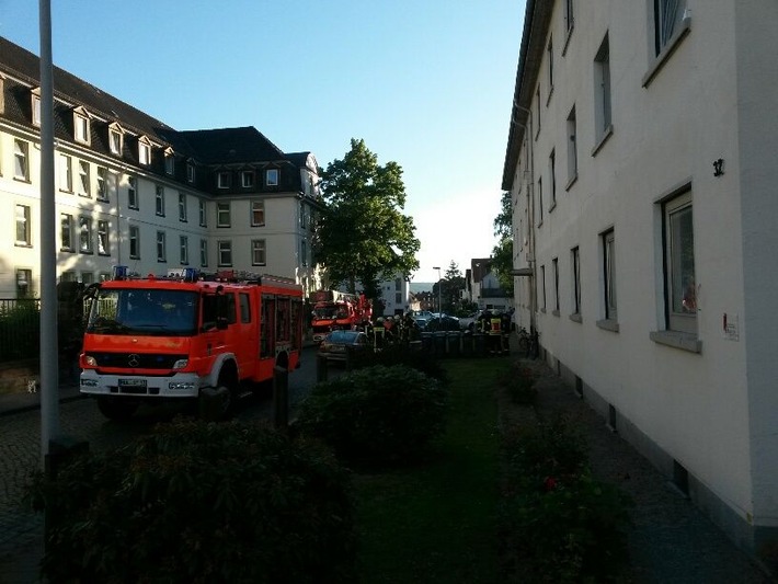 POL-HOL: Helle Aufregung im Grimmenstein: Gasalarm löst Feuerwehreinsatz aus - Kurzfristige Evakuierung des Mehrfamilienhauses erforderlich -