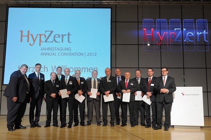 HypZert-Gutachter erhalten europäische Auszeichnung: TEGoVA REV (mit Bild)