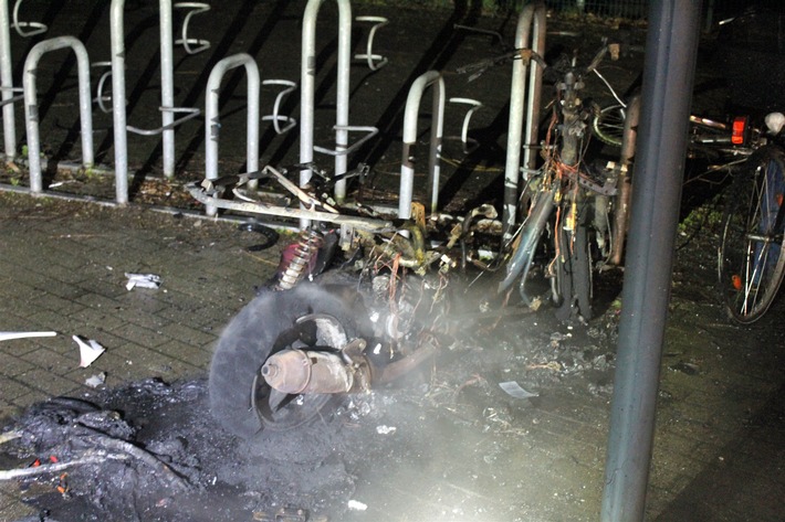 POL-UN: Selm - Kleinkraftrad vollständig abgebrannt: Polizei ermittelt wegen vorsätzlicher Brandstiftung