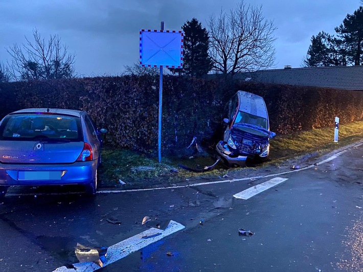 POL-HAM: Schwerer Verkehrsunfall endet glimpflich
