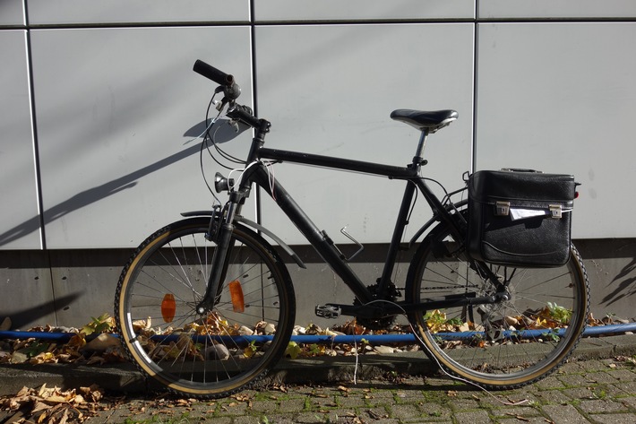 POL-NE: Mutmaßlicher Fahrraddieb nach Zeugenhinweis auf frischer Tat gestellt