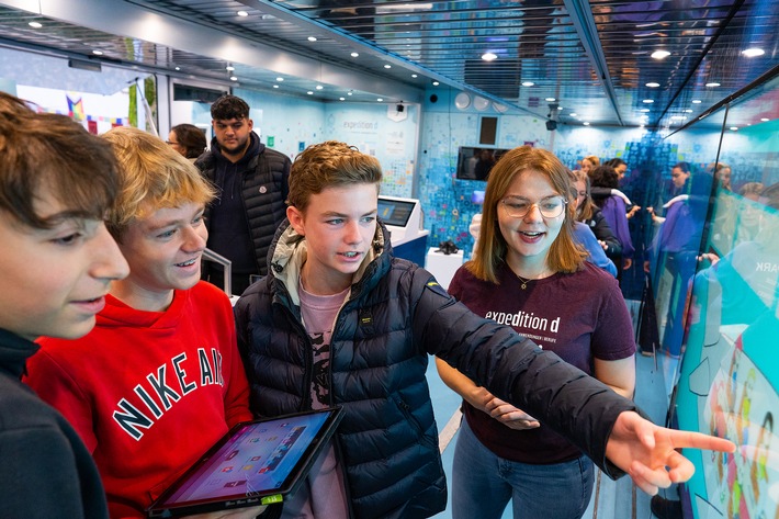 Erlebnisausstellung in Hambrücken (19.-20.02.): Jugendliche erkunden im Digital-Truck die Arbeitswelt von morgen