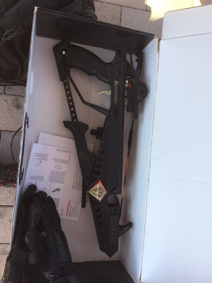 BPOLI MD: Bundespolizei kontrolliert am Bahnhof Wolfen - gestohlene Fahrräder und eine Armbrust