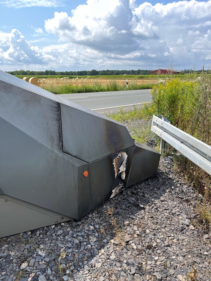 POL-COE: Dülmen, Merfeld, L600/ Enforcement-Trailer durch Feuer beschädigt