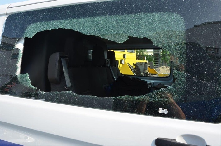 POL-NE: Polizei stellt mutmaßlichen Autoaufbrecher (Foto Transporter anbei)