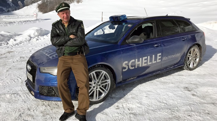 GRIP - Das Motormagazin: "Maserati gegen Hochgeschwindigkeitszug"