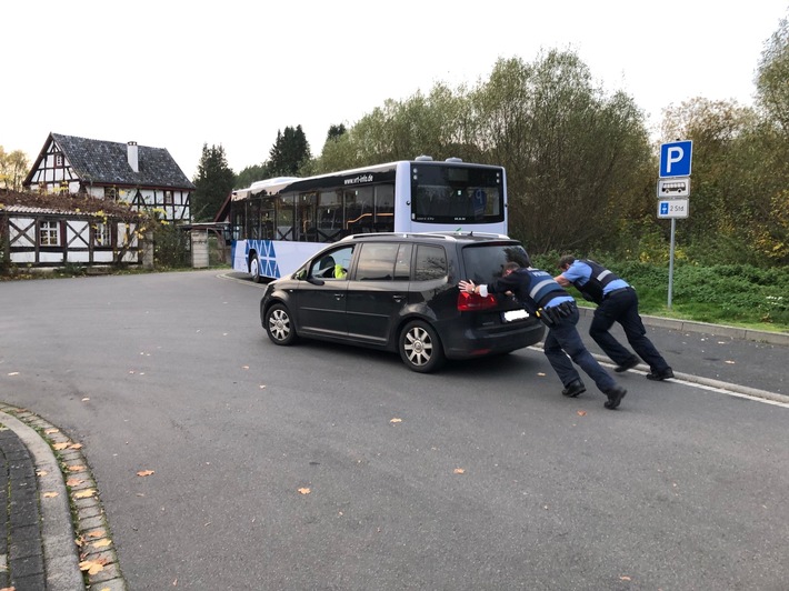 POL-PDWIL: Gerolsteiner Bürgerpolizei helfen bei Panne, &quot;2-PS-Helfer&quot;