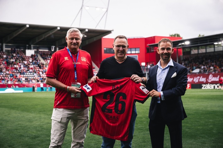 R+V Versicherung wird Exklusiv-Partner des SV Wehen Wiesbaden