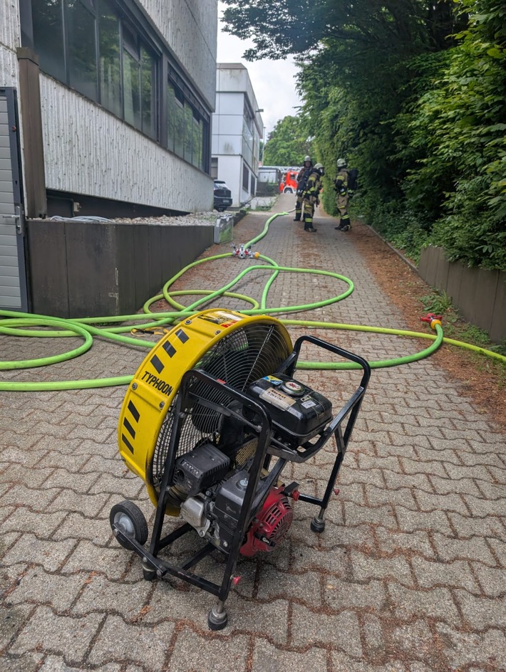 FW-EN: Brandeinsätze und massive Ölspur in Breckerfeld