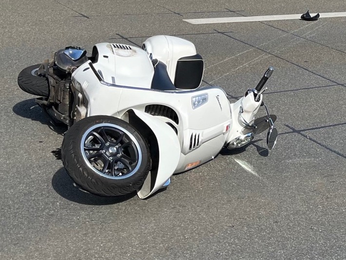 POL-BI: Vespa-Fahrerin schwer verletzt