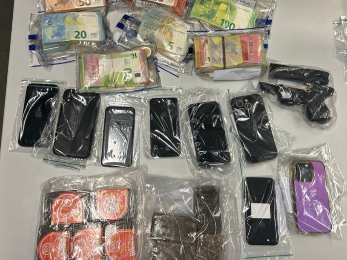POL-DA: Darmstadt: Polizei kontrolliert 47 Personen / Haschisch, Bargeld und Reizgaspistole sichergestellt