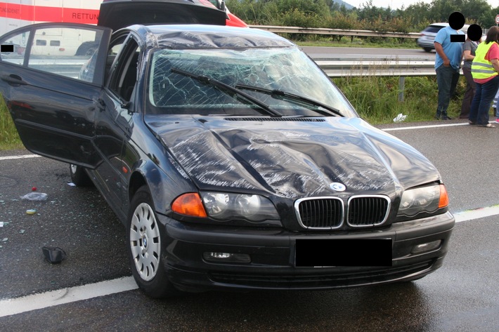 POL-PDKL: A6/Kaiserslautern, Pkw überschlägt sich - Fahrerin schwer verletzt