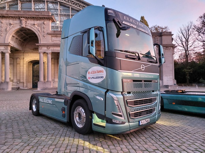 Mit Elektro-Antrieb emissionsfrei ans Ziel: Nestlé nimmt gemeinsam mit Ansorge ersten Volvo E-Truck in Deutschland in Betrieb
