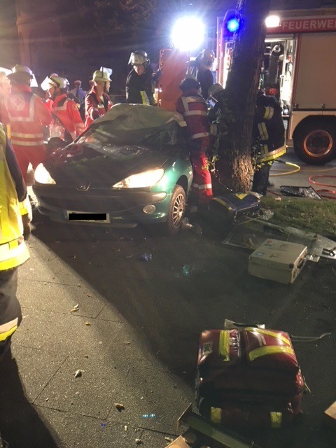 FW-E: Verkehrsunfall mit einer verletzten Person