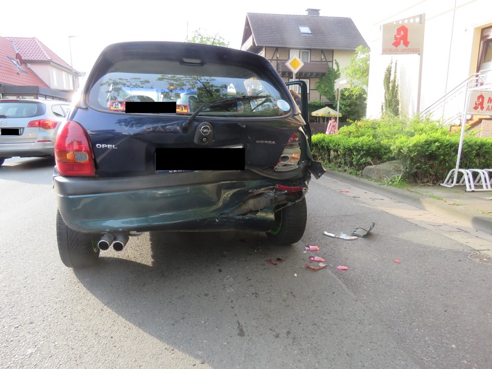 POL-HM: Verkehrsunfall mit drei leichtverletzten Personen