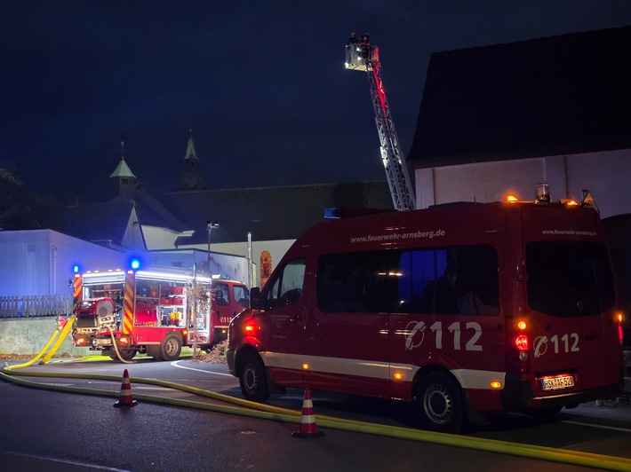 FW-AR: Intensive Jahresübung: Brand in altem Drogerie-Gebäude