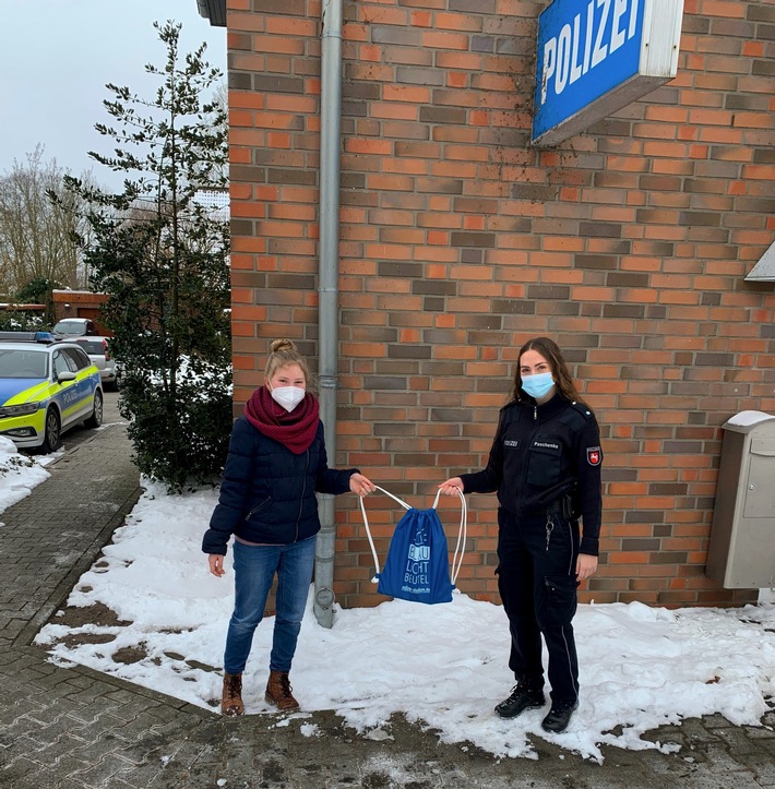 POL-NI: Nienburg/Bücken/Hoya - Wasserschutzpolizei Nienburg findet Flaschenpost