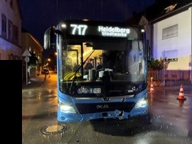 POL-PDLU: Speyer - Unfall zwischen PKW und Linienbus