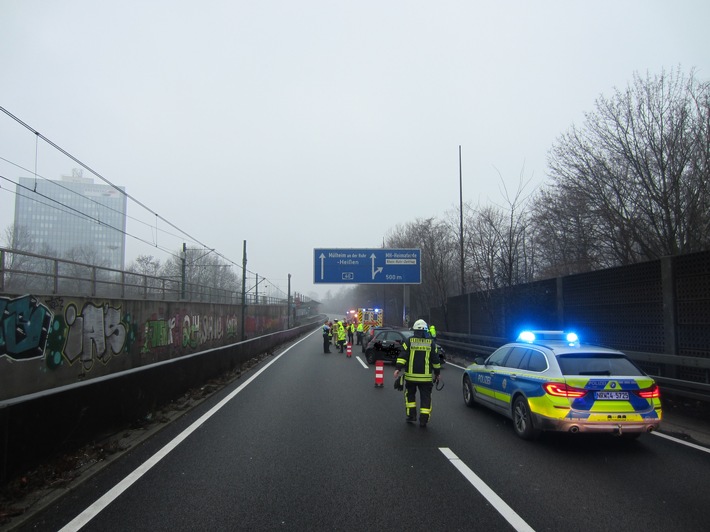 FW-MH: Verkehrsunfall auf der A40 Richtung Duisburg#fwmh
