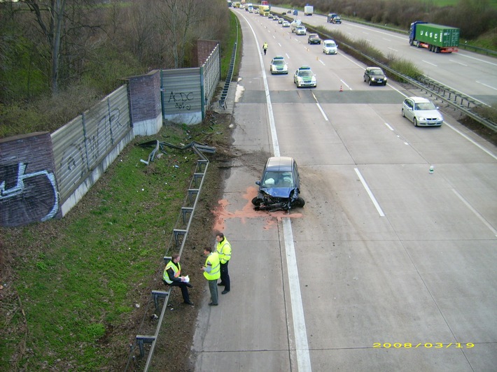 POL-HI: Ein verletzter nach schweren Verkehrsunfall auf der BAB 7