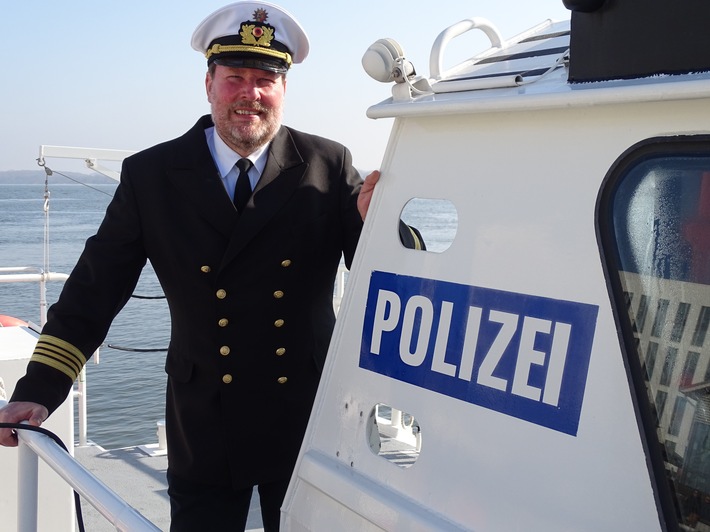 POL-HL: Polizeidirektion Lübeck / Führungswechsel beim Wasserschutzpolizeirevier Lübeck