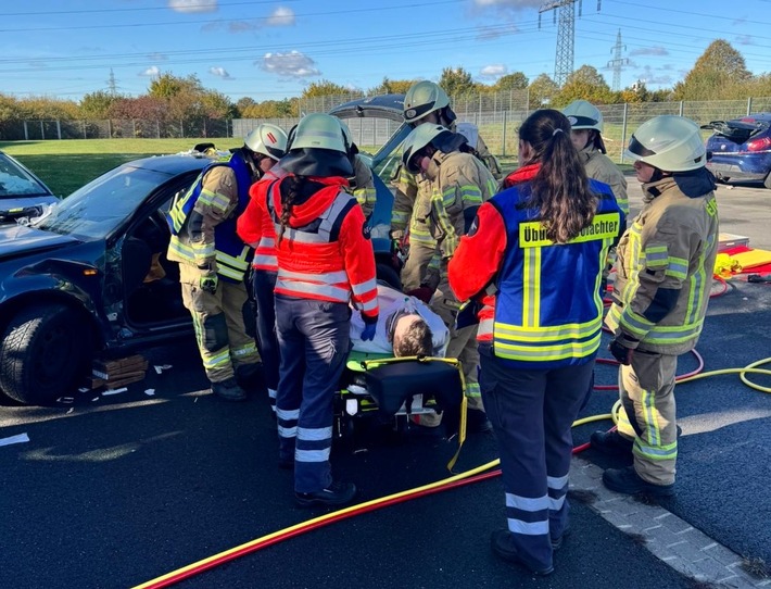 FW Lehrte: Feuerwehr Ahlten übt gemeinsam mit dem DRK und den Maltesern