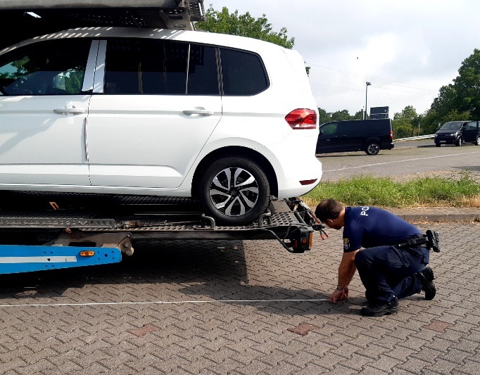 POL-GI: Polizeiautobahnstation Mittelhessen: Verzahnung von Theorie und Praxis - Fahrzeugtransporte im Blick