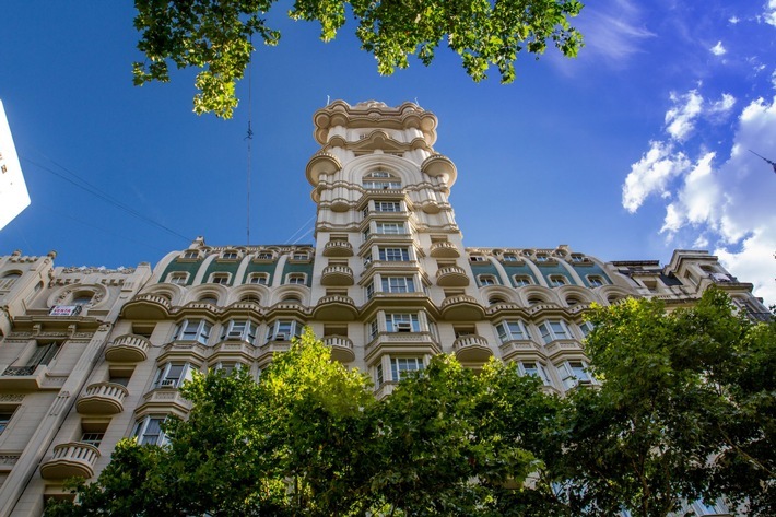 Die Fassade des Palacio Barolo in Buenos Aires folgt der Inspiration eines der bedeutendsten Werke der Literatur, der Göttlichen Komödie Dante Alighieris. / Weiterer Text über ots und www.presseportal.de/nr/152361 / Die Verwendung dieses Bildes ist für redaktionelle Zwecke unter Beachtung ggf. genannter Nutzungsbedingungen honorarfrei. Veröffentlichung bitte mit Bildrechte-Hinweis.