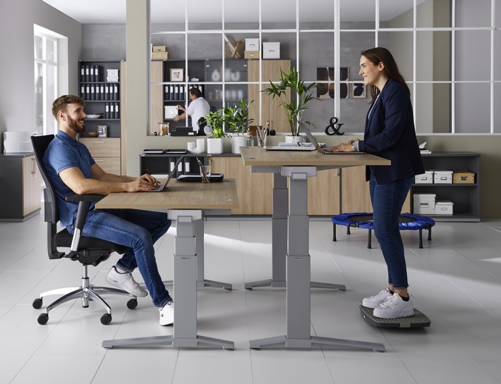 Ergonomisch arbeiten / Weiterer Text über ots und www.presseportal.de/nr/80248 / Die Verwendung dieses Bildes für redaktionelle Zwecke ist unter Beachtung aller mitgeteilten Nutzungsbedingungen zulässig und dann auch honorarfrei. Veröffentlichung ausschließlich mit Bildrechte-Hinweis.