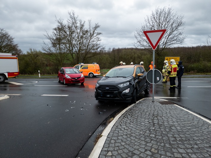 FW Wachtberg: Verkehrsunfall auf L123 bei Wachtberg-Gimmersdorf