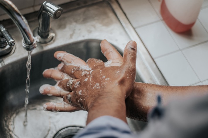 Neue Studie: Frauen und Ältere haben besseres Hygieneverhalten als Männer und Jüngere
